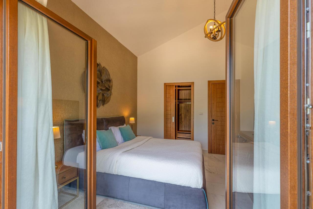 Huma Kotor Bay Hotel And Villas Экстерьер фото A bedroom at the resort