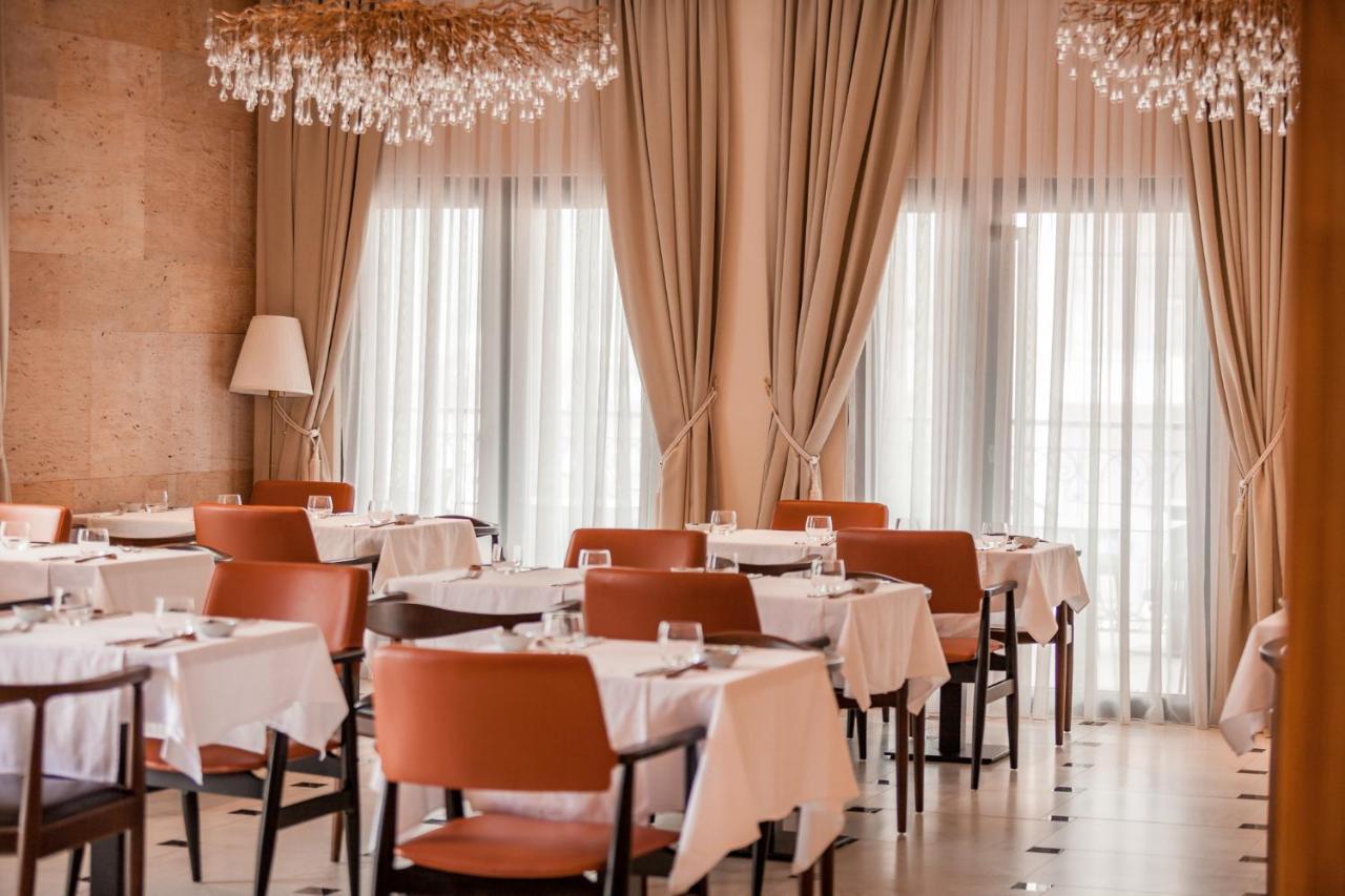 Huma Kotor Bay Hotel And Villas Экстерьер фото Restaurant "La Table d'Or"