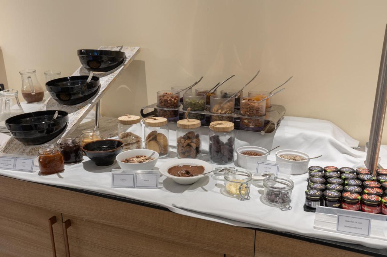 Huma Kotor Bay Hotel And Villas Экстерьер фото A selection of chocolate desserts