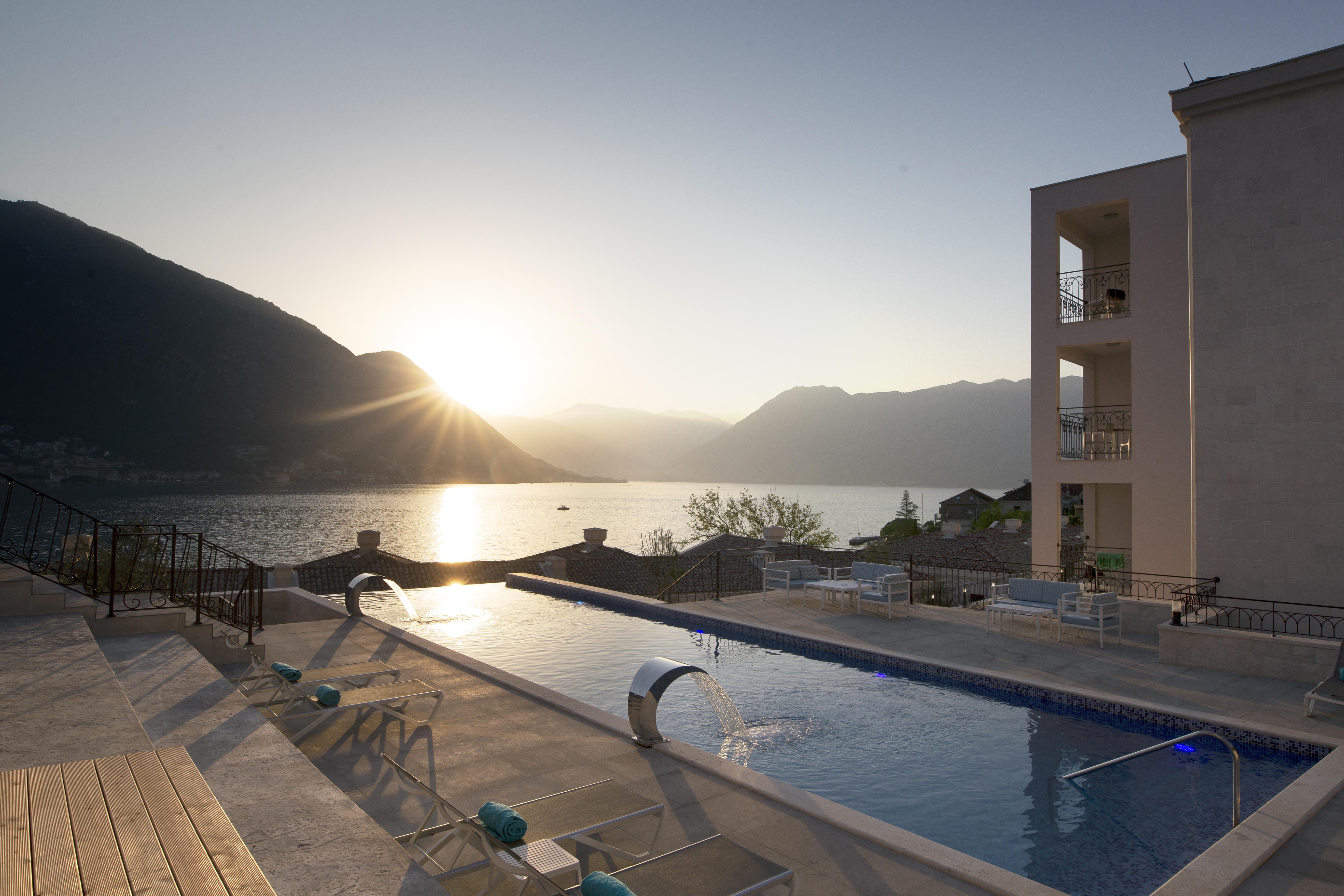 Huma Kotor Bay Hotel And Villas Экстерьер фото View of the hotel