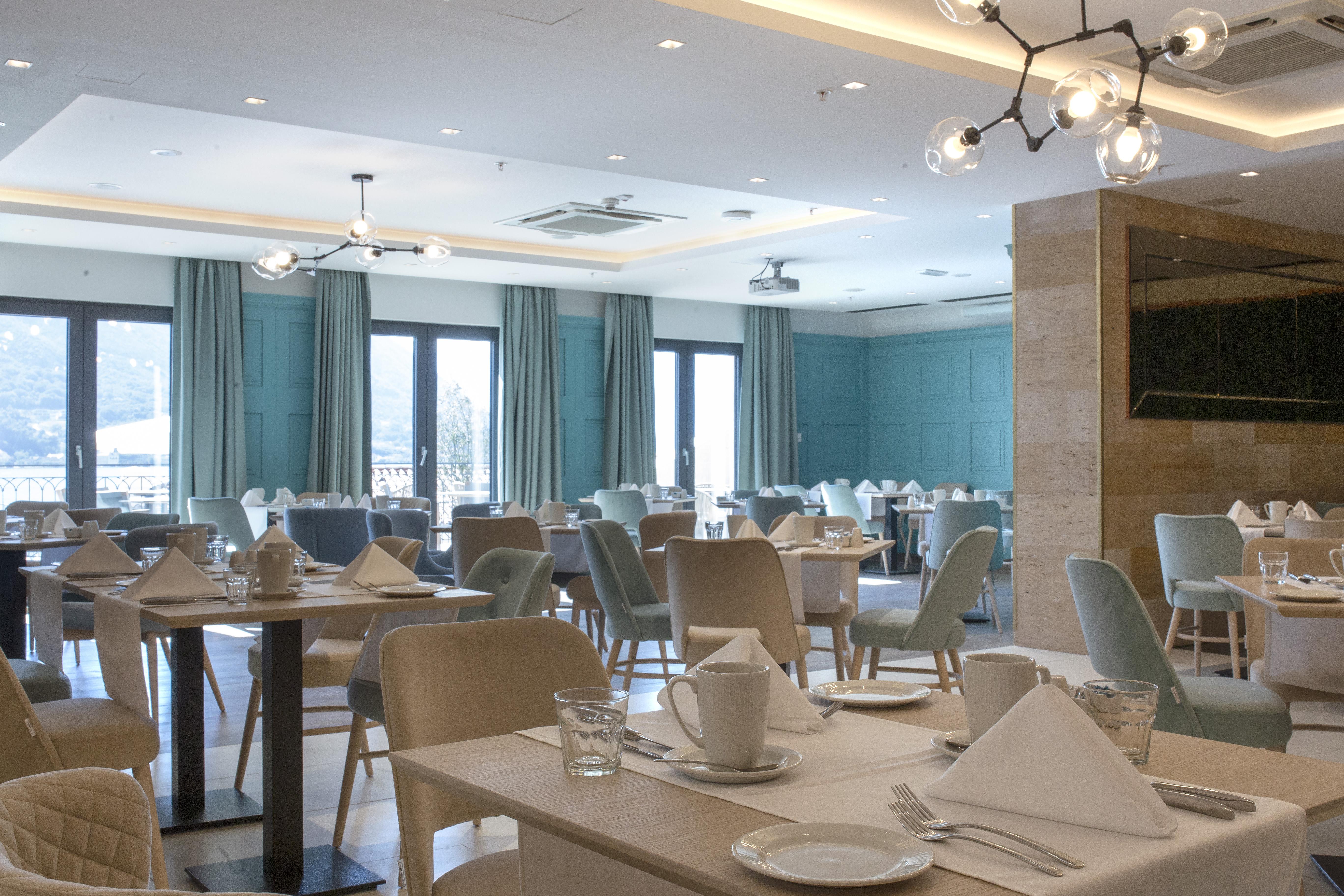 Huma Kotor Bay Hotel And Villas Экстерьер фото The restaurant