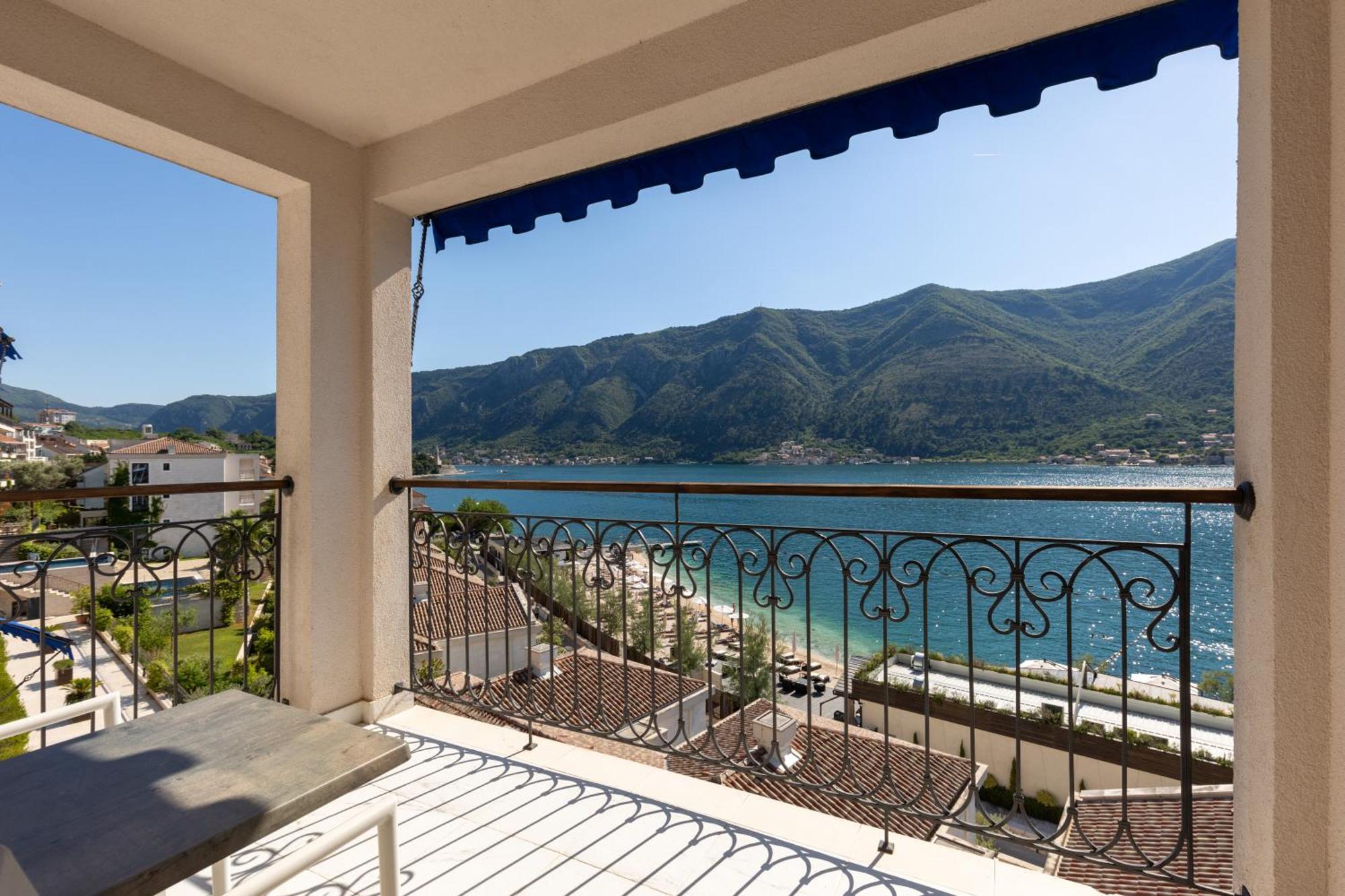 Huma Kotor Bay Hotel And Villas Номер фото View of the Gulf of Pag from the town of Pag