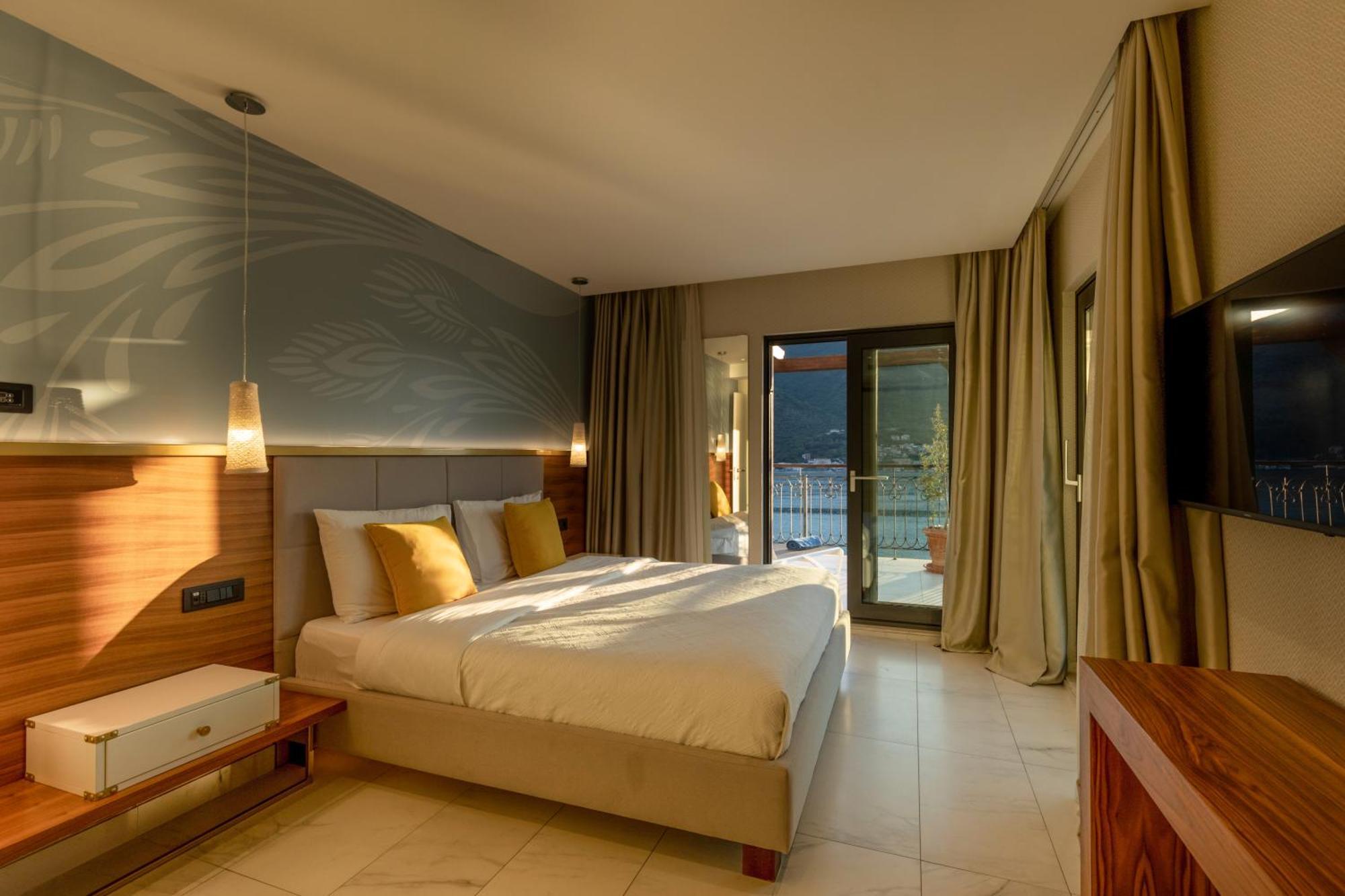 Huma Kotor Bay Hotel And Villas Номер фото A room at the hotel