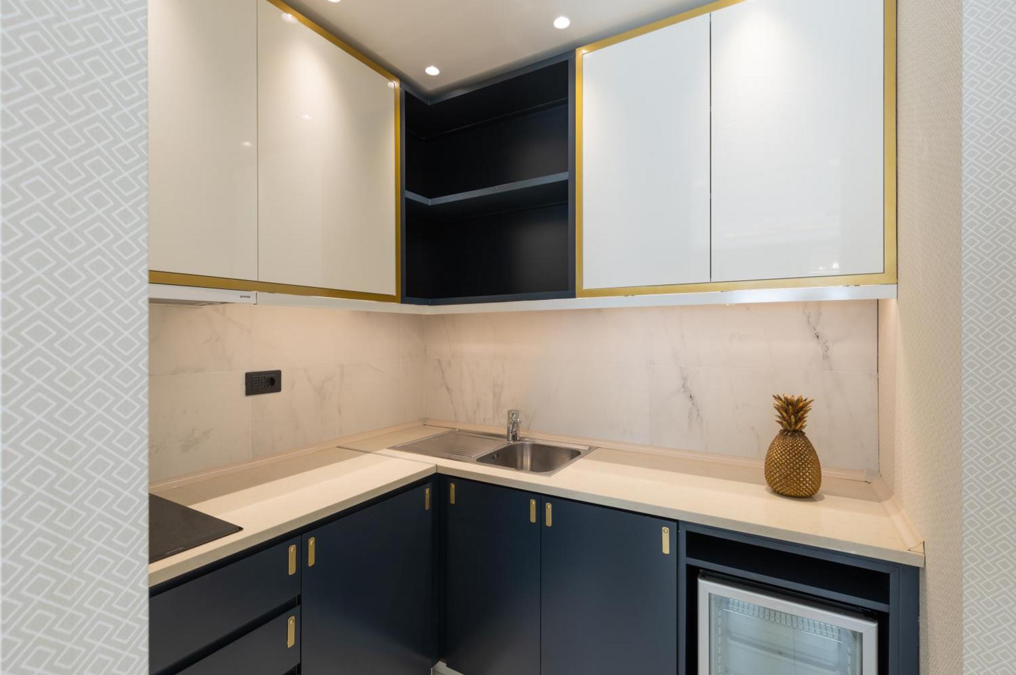 Huma Kotor Bay Hotel And Villas Номер фото A kitchen in a serviced apartment