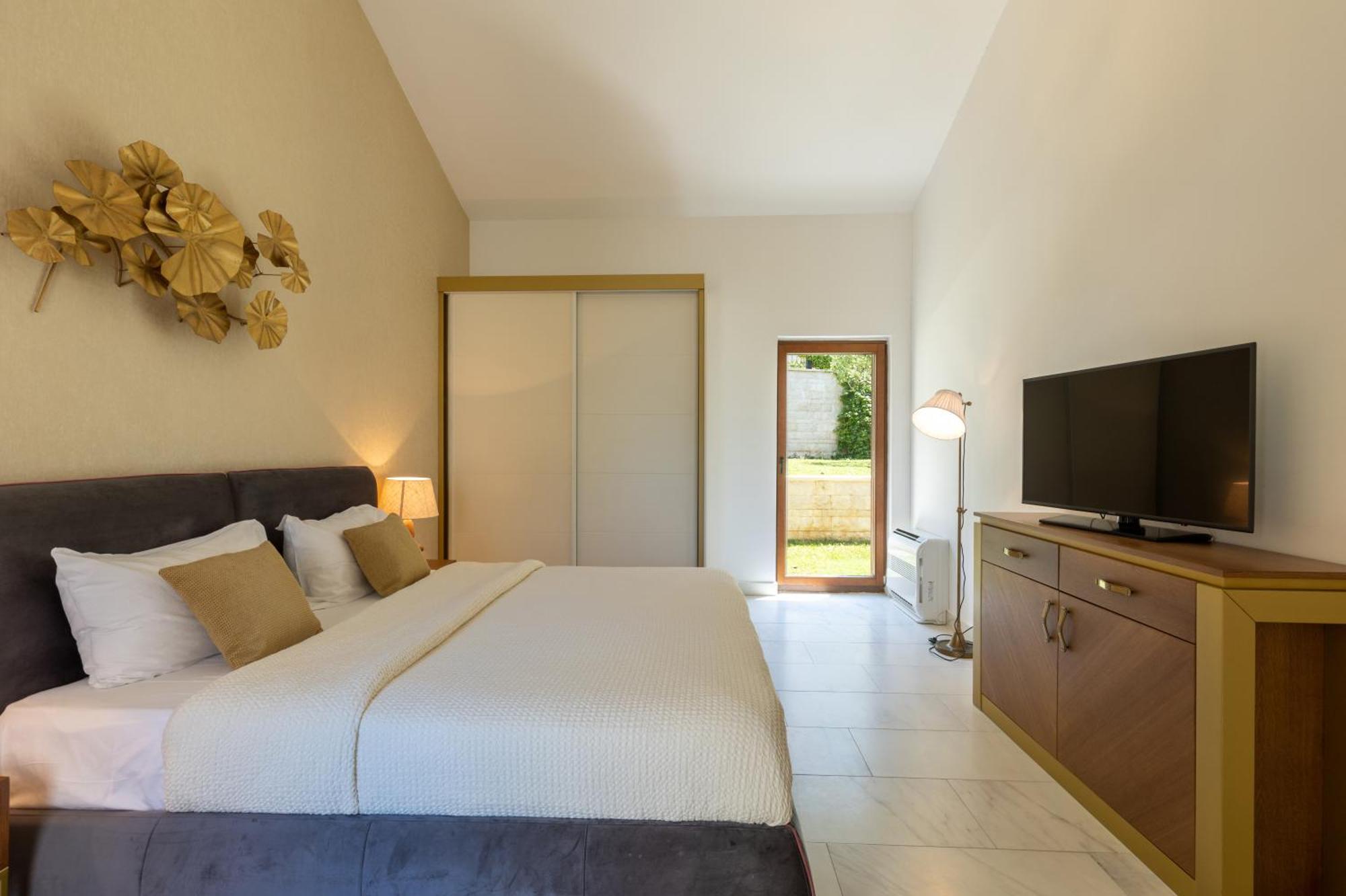 Huma Kotor Bay Hotel And Villas Номер фото A bedroom at the hotel