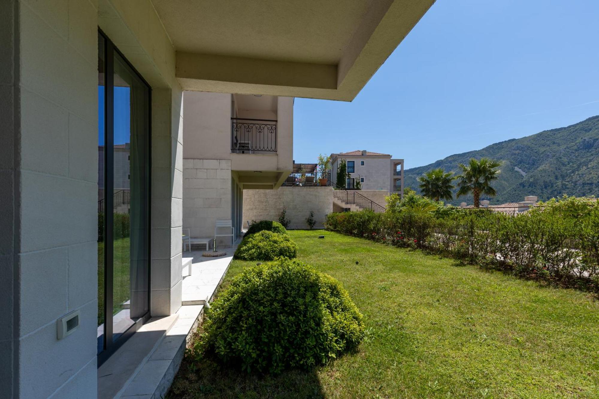 Huma Kotor Bay Hotel And Villas Номер фото The new campus