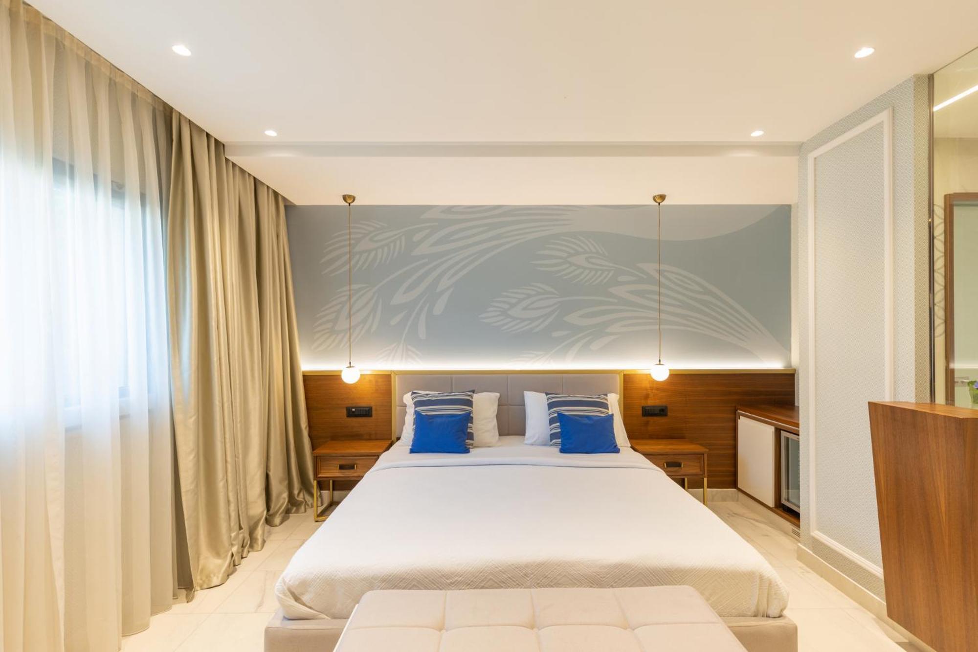 Huma Kotor Bay Hotel And Villas Номер фото A bedroom at the hotel